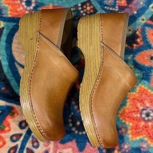 Danako clogs honey brown - like new